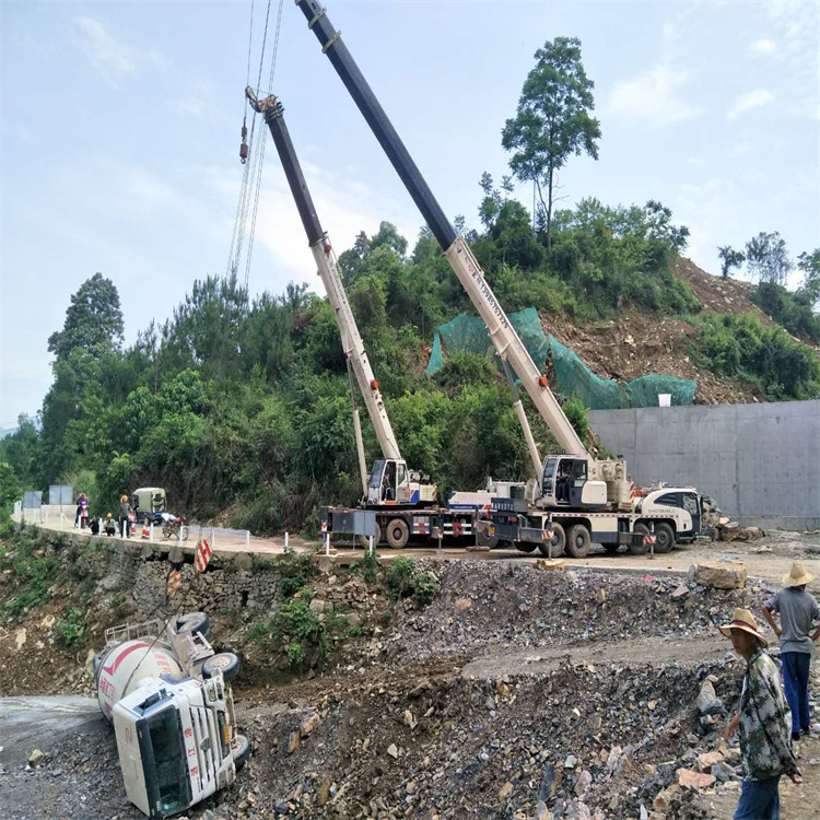 仙桃汽车掉沟里叫吊车救援要多少钱